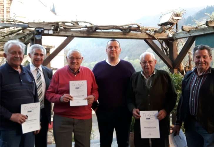 Der Kreisvorsitzende Andreas Peifer zeichnete Heinz Thelen, Markus Kranz, Ewald Meurer, Hermann Oster und Ernst Losen aus.