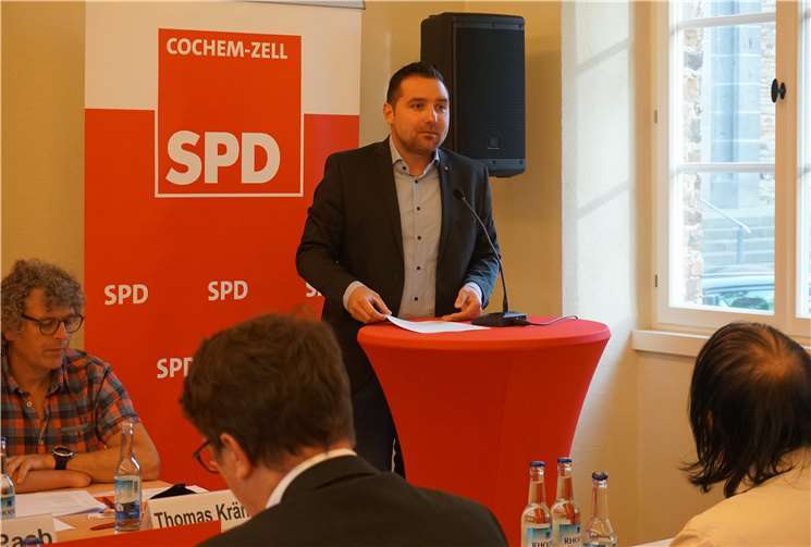 Der Kreisvorsitzende Benedikt Oster bei seiner Parteitagsrede. Foto: David Heinzen.