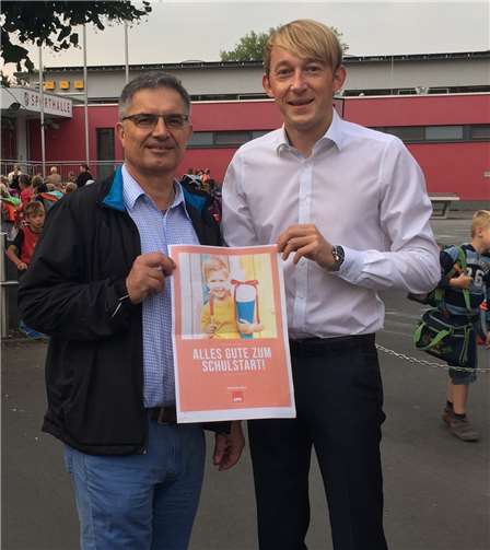 Der Kreisvorsitzende Marc Ruland, MdL und Ortsbürgermeister Wilhelm Anheier besuchten zum Schuljahresbeginn die Plaidter Grundschule. privat