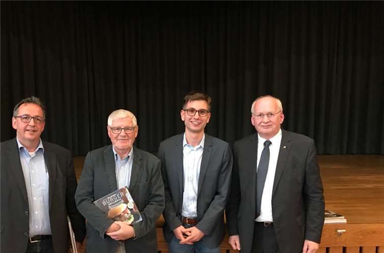 Der Kreisvorsitzende der Jungen Union Jens Münster (2.v.re.) bedankte sich bei den Podiumsteilnehmern. privat