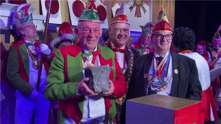 Der Kreiswackesträger 2024 Günter Pinetzki (1.v.l.) mit RKK-Präsident Hans Mayer und Landrat Dr. Alexander Saftig. Foto: CF