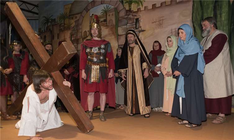 Der Kreuzweg - Szenenfoto aus dem Jahr 2017 der Laienspielgruppe Rieden. Fotos: privat