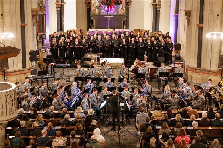 Der KuBa-Chor Maifeld musizierte erstmals zusammen mit Heeresmusikkorps Koblenz.  Foto: privat