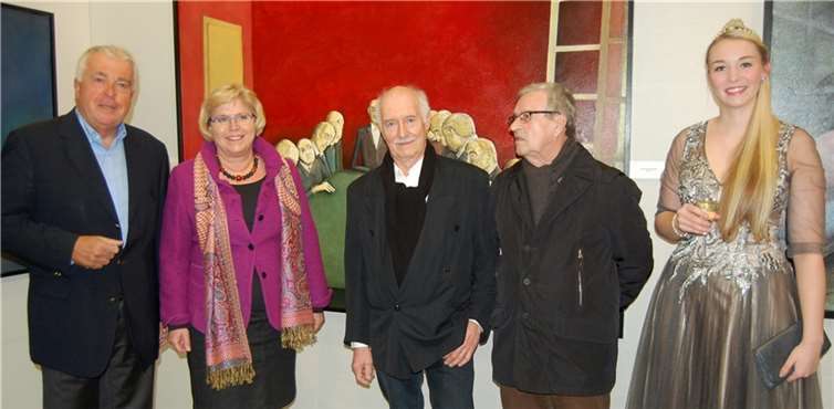 Der Künsteler (M.) im Kreise seiner Ehrengäste. FA