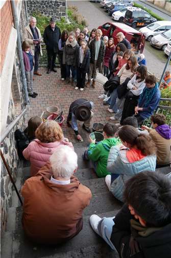 13 neue Stolpersteine des Künstlers Gunter Demnig für Linz Der Künstler Gunter Demnig verlegt eigenhändig die Stolpersteine in Linz. Fotos: CD