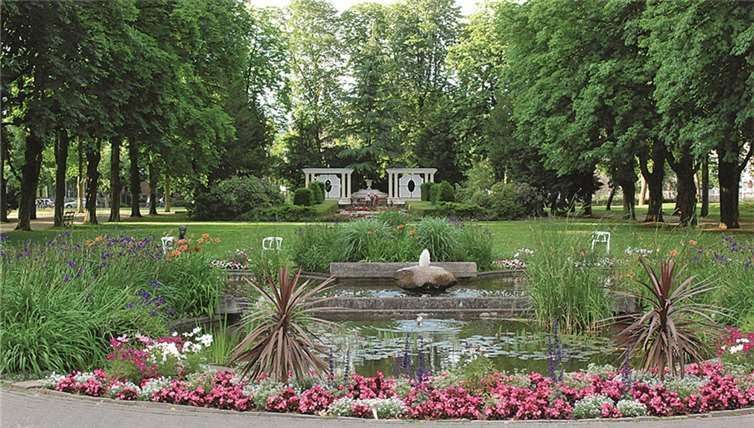 Der Kurpark und seine Sichtachsen sind eine Denkmalzone und von der geplanten Neugestaltung derKurparkgebäude nicht betroffen
