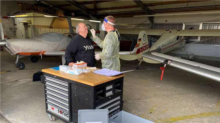 Der LSV bietet seit Sonntag seinen Vereinsmitgliedern vor Beginn des Flugbetriebes einen Corona-Schnelltest an.Foto: privat