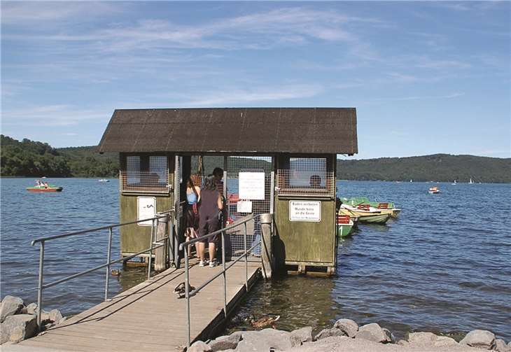 Der Laacher See - mit dem Boot auf einem Vulkan.