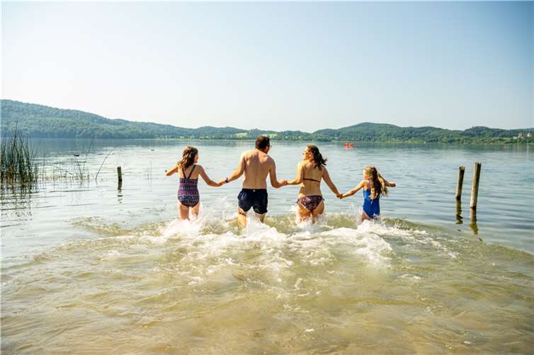 Der Laacher See steht nach der Halbzeit auf Platz eins der Abstimmung. Foto: Dominik Ketz