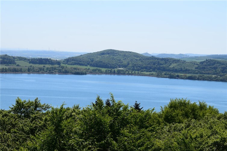 Aktuelle Erdbeben am Laacher See - keine akute Gefahr Der Laacher See.Foto: Markus Volk - stock.adobe.com