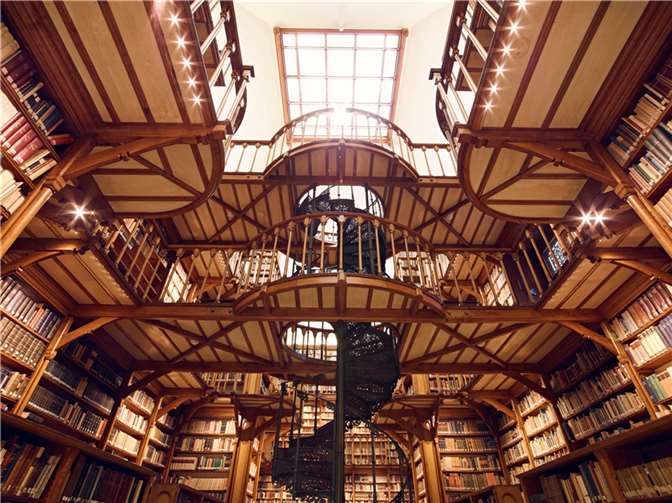 Der Laacher Seniorat hat mehrmalige Führungen am Sonntagnachmittag in die historische Jesuitenbibliothek beschlossen.  Foto: Marco Rothbrust Fotografie