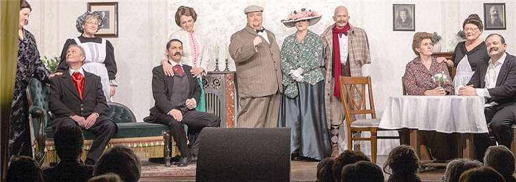 Der Laienspiel-Kreis Oberbachem begeisterte sein Publikum bei der Premiere des diesjährigen Theaterstücks „Die schwebende Jungfrau“ im Dorfsaal. 