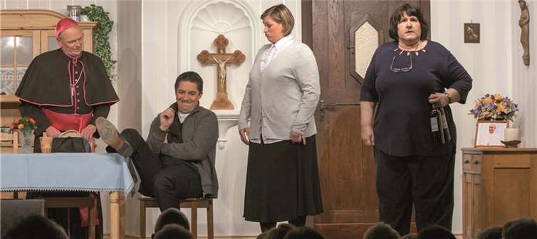 Der Laienspiel-Kreis Oberbachem begeisterte seine Zuschauer auch in diesem Jahr mit dem Schwank „Dämm Himmel sei Dank“. JOST