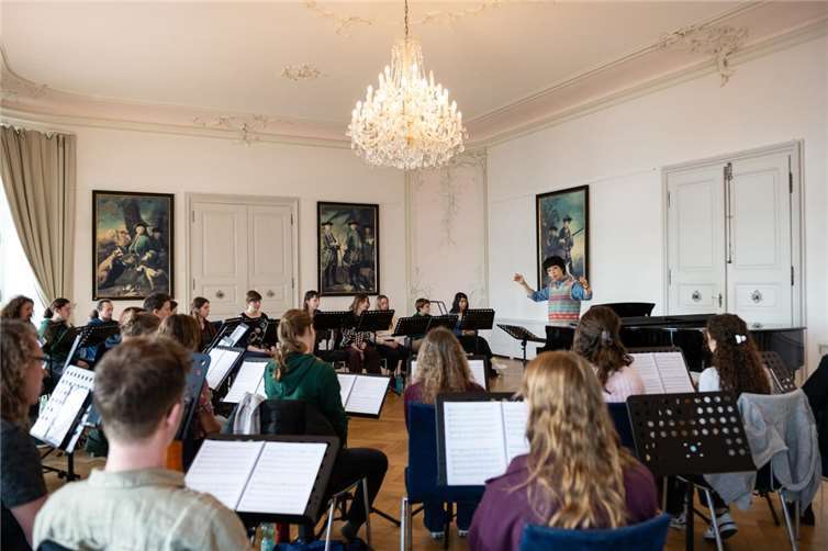Der LandesJugendChor RLP beim ProbenFoto: Laura Brichta