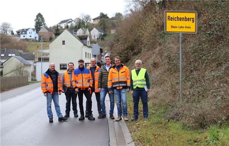 Der Landesbetrieb Mobilität nahm gemeinsam mit der Ortsgemeinde Reichenberg die Bauarbeiten der Firma Abel & Weimar Straßen- und Tiefbau ab. Foto: privat