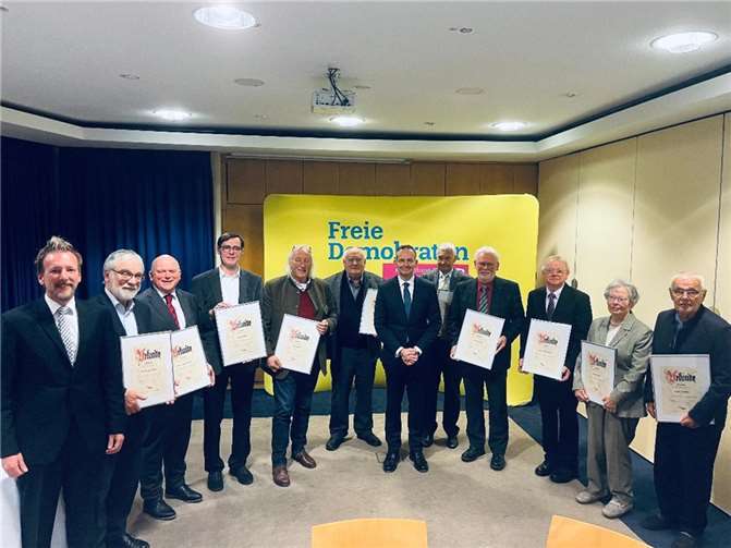 Der Landesvorsitzende der FDP Rheinland-Pfalz Dr. Volker Wissing im Rahmen der Geehrten.  Foto: FDP Westerwald