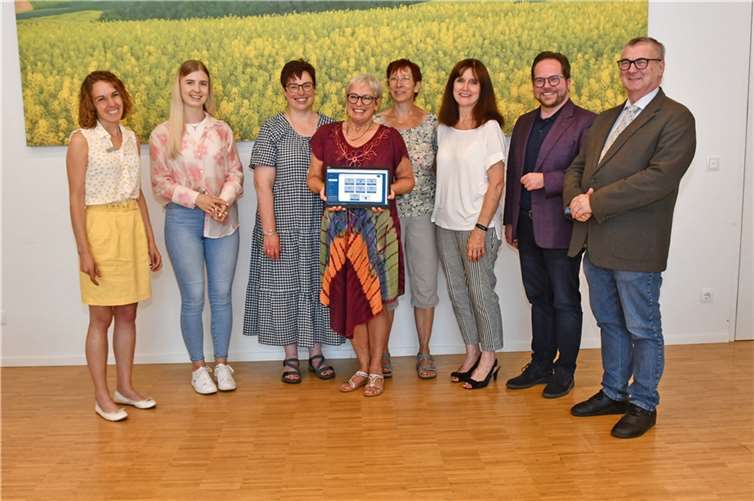 Der Landkreis Mayen-Koblenz geht mit dem „Digitalen Bewegungstrainer“ einen weiteren Schritt in Richtung Zukunft: Eine neue digitale Plattform unterstützt ab sofort die rund 70 ehrenamtlichen Bewegungsbegleiter in der Region.  Foto: Kreisverwaltung MYK/Wiebke Schaaf