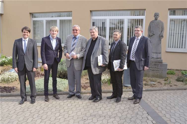 Der Landtagsabgeordnete Marc Ruland, Gottfried Busch, Ortsbürgermeister von Nickenich, und Wilhelm Anheier, Ortsbürgermeister von Plaidt, informierten sich vor Ort über die Arbeit der Barmherzigen Brüder in Saffig.  privat