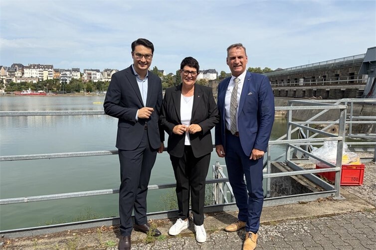 Der Landtagsabgeordnete und Kreisvorsitzende der CDU-Koblenz, Philip Rünz (links), Umweltministerin Christine Schneider (Mitte) und SGD Nord-Präsident Joachim Rodenkirch (rechts) beim gemeinsamen Besuch des Mosellums an der Moselstaustufe in Koblenz. 