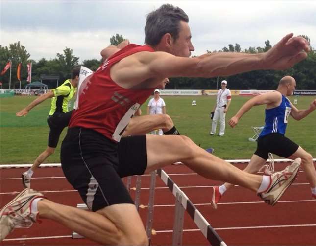 Der Lauf über 400 Meter Hürden startete bei besten Rahmenbedingungen. privat