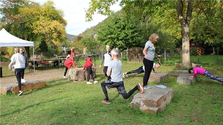 „Bewegungssteine XL“ für mehr Bewegung und Sport in den Moselgemeinden Der Lauftreff Cochem. Copyright: Land in Bewegung
