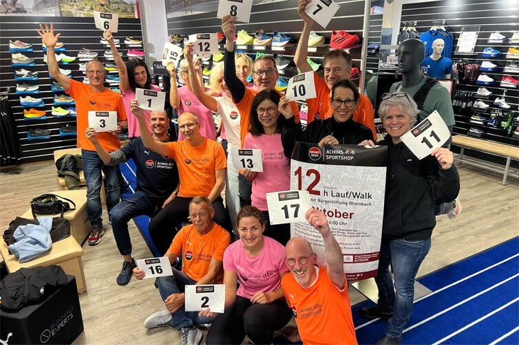 Der Lauftreff von Achims Sportshop trainiert bereits fleißig und will die gesamten 12 Stunden laufen. Hier darf sich jede*r gerne anschließen.
