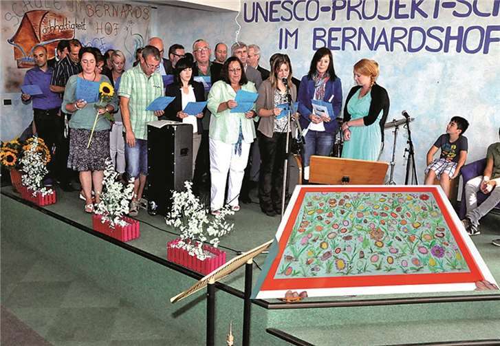 Der Lehrerchor hatte einen musikalischen Willkommensgruß einstudiert.