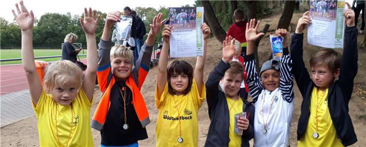 Der Leichtathletiknachwuchs des VfL Waldbreitbach freut sich über die Goldmedaille. Foto: privat