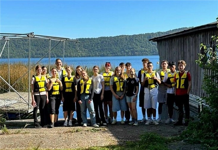 Der Leistungskurs Biologie 13 des Kurfürst-Salentin-Gymnasiums unternahm am Freitag, den 19. September 2025, unter der Leitung von Herrn Lazarou eine Exkursion zum Laacher See. Foto: privat