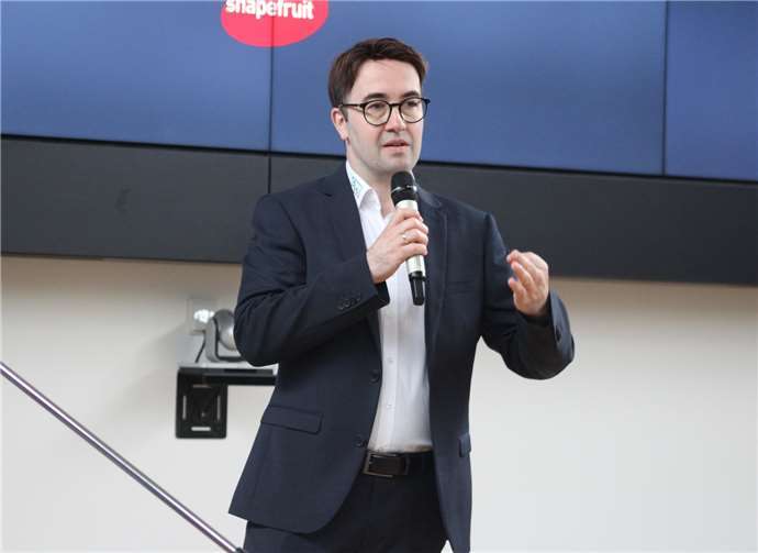 Der Leiter der Kreiswirtschaftsförderung, Tino Hackenbruch, konnte zahlreiche Unternehmer in der AKNZ begrüßen.