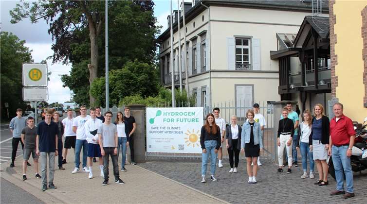 Der Leitungskurs Physik der Jahrgangsstufe 12 des KuBaGym rufen zur Kampagne „Hydrogen For Future“ auf. Foto: privat