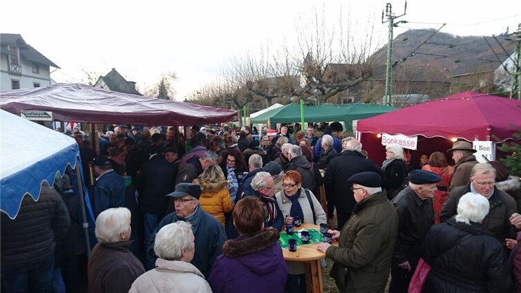 Der Leutesdorfer Weihnachtsmarkt ist jedes Jahr gut besucht.  Foto: P. Berger