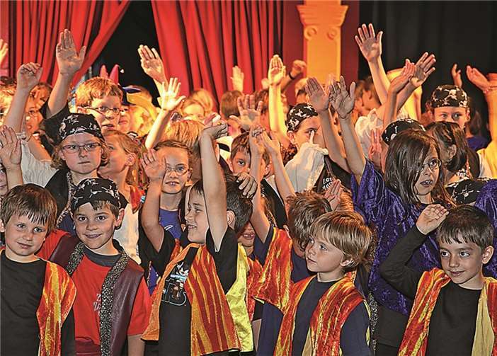 „Manege frei“ für 100 junge Artisten