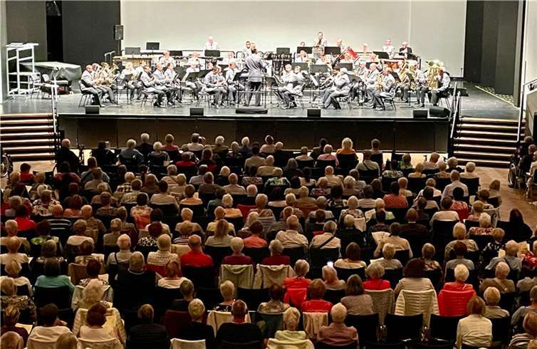 Der Liedernachmittag in der Rhein-Mosel-Halle, u.a. mit dem Heeresmusikkorps Koblenz, begeisterte das Publikum.  Foto: Stadt Koblenz / Susan Krause