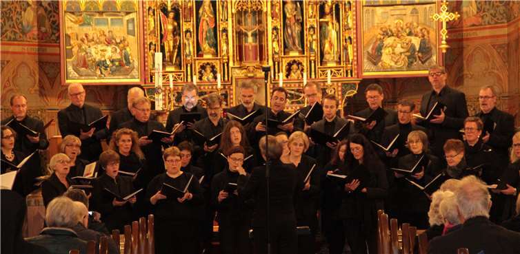 Der Limburger Domchor trug Werke von Henry Purcell, Vytautas Miskinis, Urmas Sisask und weiteren vor. MFU