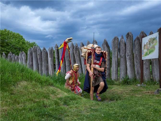 Der Limesmarsch führt entlang des UNESCO Welterbe Obergermanisch-Raetischer Limes. Fotos: Tobias Nettekoven