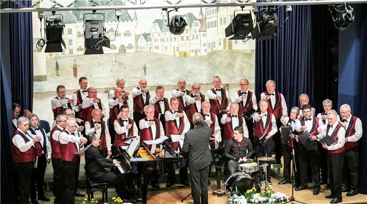 Der Linzer Männergesangverein eröffnet mit Evergreens & Kölschen Hits den Linzer Musiksommer. Copyright: Creative Pictures