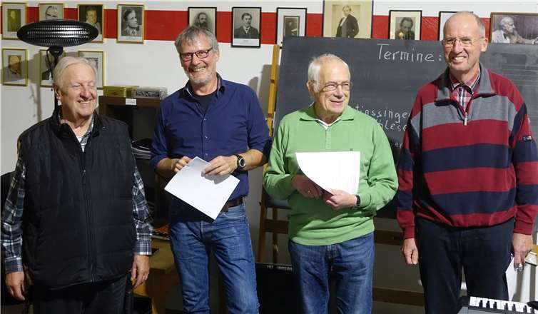 Der Linzer Männergesangvereins begrüßt ganz herzlich seine neuen, aktiven Mitglieder und Sänger: Vorstand Norbert Klein, Gerd Brosowski, Heinz-Jürgen Schneider, Reinhard Lindlohr. Foto: Roland Thees