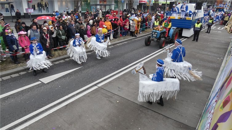 Der Lions Club Koblenz Rhein/Mosel zeichnete unter dem Motto „alkoholfrei & Spaß dabei“ die Gülser Husaren aus.