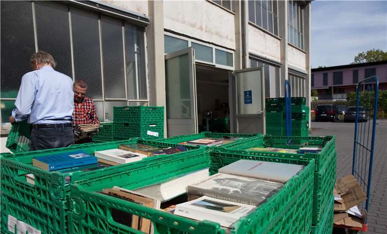 Der Lions-Club erhält immer wieder reichliche Bücherspenden für den guten Zweck. Stephan Antwerpen
