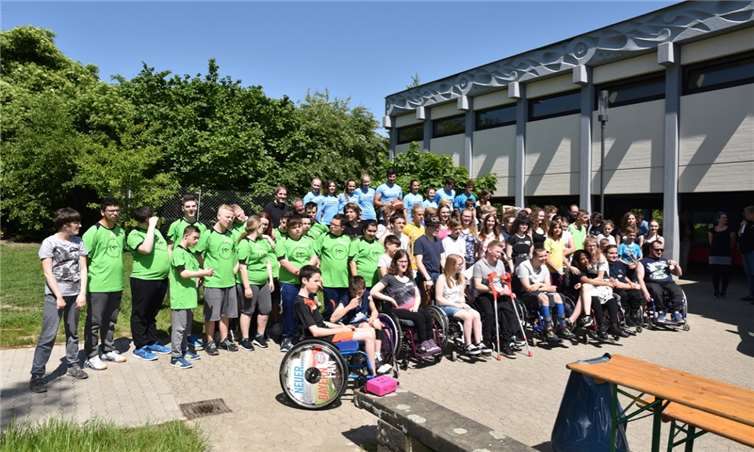 Der Lionsclub Vallendar organisierte den Integrationscup mit dem Johannes-Gymnasium Lahnstein, der Christiane-Herzog-Schule Neuwied und der Förderschule Untermosel Niederfell. privat