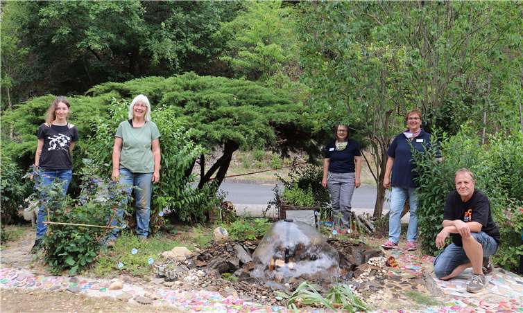 Der Lockdown beflügelte das bereits 2019 begonnene Bauprojekt und die weitere Gestaltung der „Zesamme em Jaade“-Insektenoase in den Frühjahrs- und Sommermonaten.Foto: privat