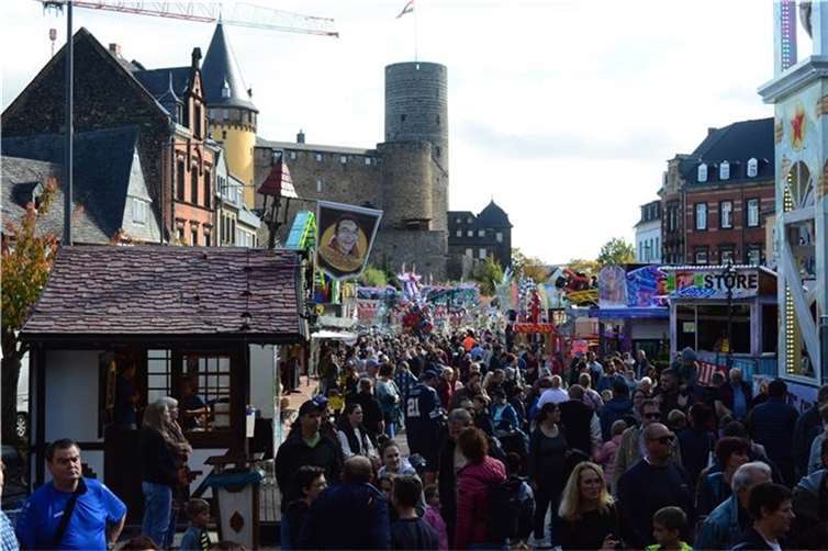 Mit 2,9 Promille: Mann greift Ehrenamtler auf Lukasmarkt an Der Lukasmarkt in Mayen. Foto: CF