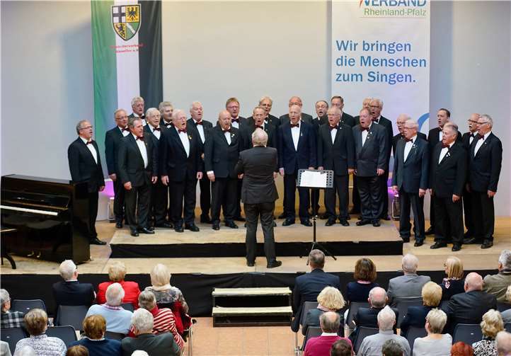 Der MGV Bölinger Liederkranz begann sein Repertoire mit dem „Vater unser“.