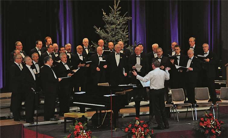 Der MGV „Cäcilia 1847 Mülheim e.V.“ mit seinem neuen Chorleiter. privat