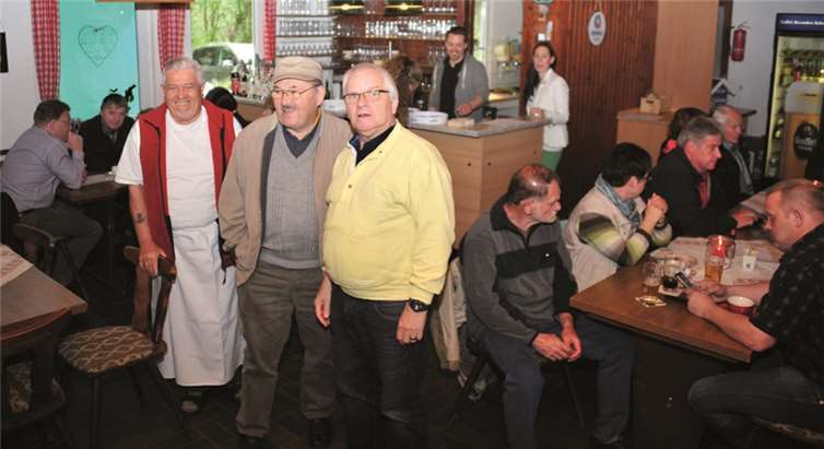 Der MGV Cäcilia hatte zum Turmfest eingeladen und zahlreiche Besucher kamen. RÜ