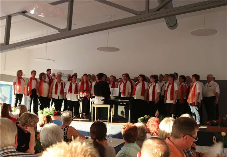 Der MGV Dernbach e.V., der MGV Horhausen e.V. und United Vocals traten gemeinsam auf.Fotos: UP