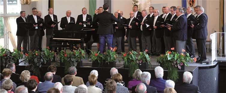 Der MGV Kempenich gab eine Kostprobe seines Könnens.FIX