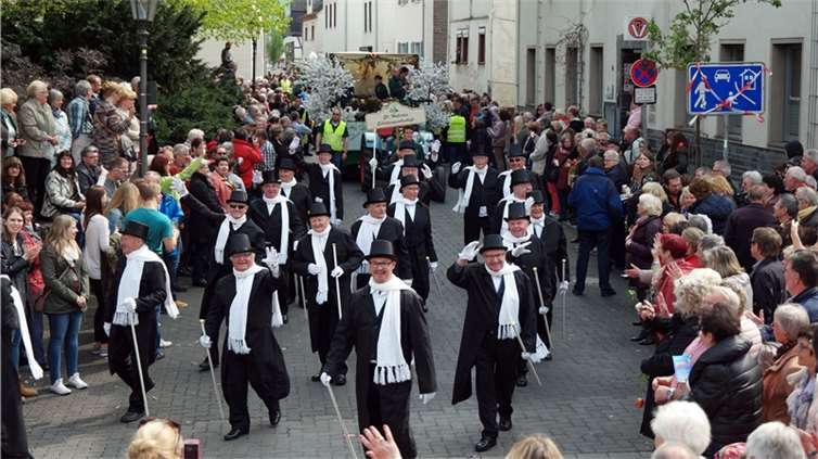 Der MGV Moselgruß, dieses Jahr als „Gülser Harmonists“ unterwegs, lieferte den z...