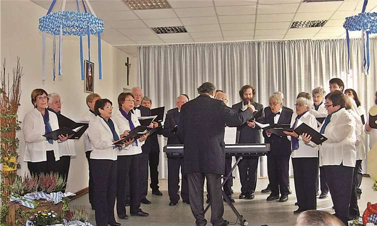 Der MGV Niederoberweiler bei seinem Vortrag. -Rü-